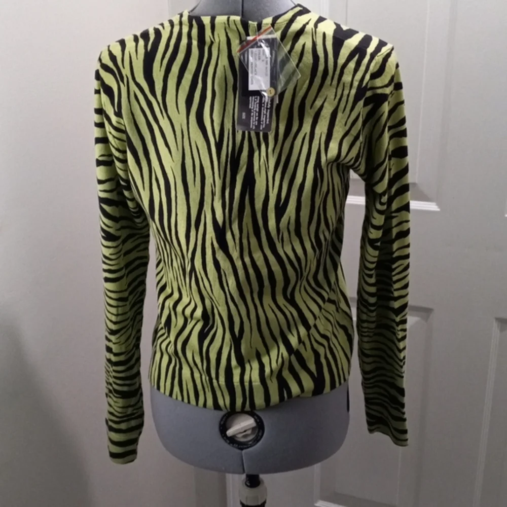 NWT City Silk Sz Small, Silk Lizard Black Sweater, Button Front. - Picture 7 of 8